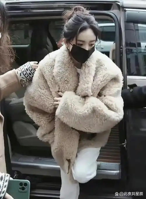 看了杨幂的杭州机场生图,才彻底明白,什么叫"顶级气质"