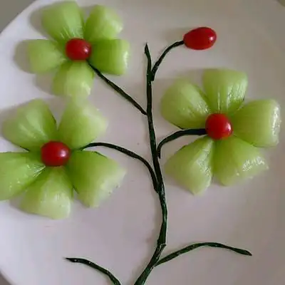 用蔬菜摆盘春之花可以勾住家人的胃