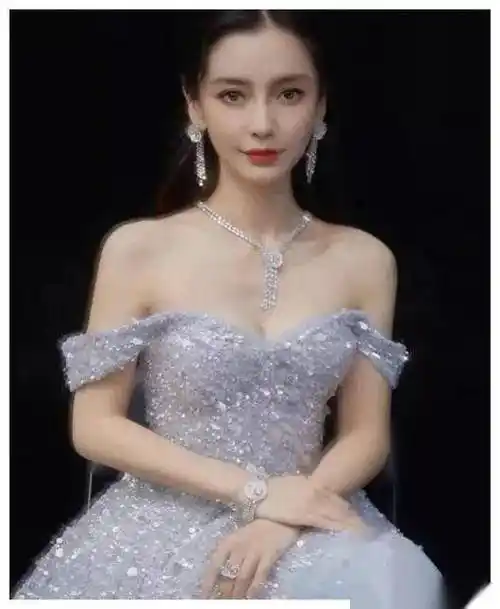 这谁顶得住!杨颖性感写真曝光,魅力四溢引无数粉丝疯狂!