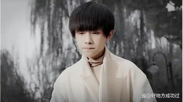 22岁易烊千玺的妈妈有多牛?农村出来当厂妹,培养出两个名人儿子