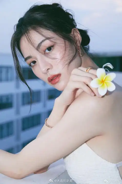 钟楚曦顶楼写真