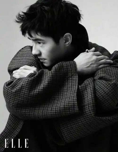 刘昊然前刺发型##刘昊然手臂线条好明显##星姐微博