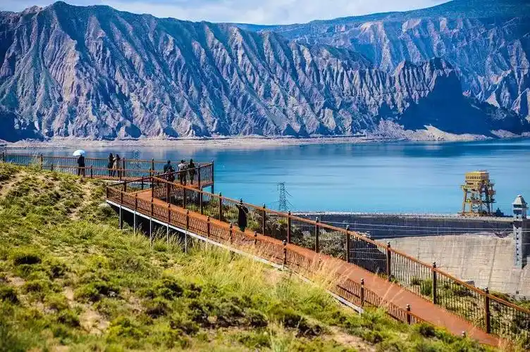 "中国黄河旅游媒体采风行"在青海省龙羊峡风景区启动