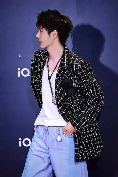 尖叫之夜红毯##王一博 爱奇艺尖叫之夜