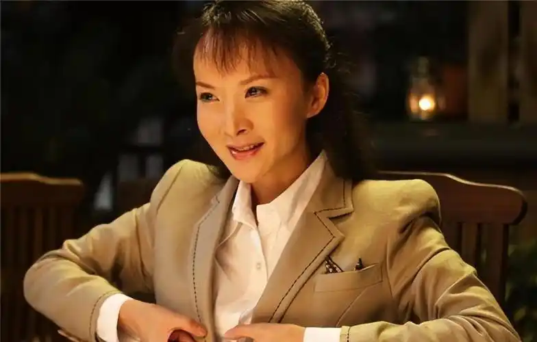 师小红对谢兰那是一见钟情.