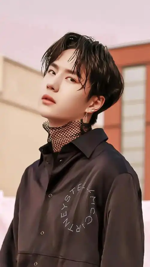 有王一博的高清无水印壁纸吗