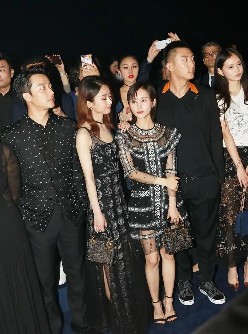 王子文,黄轩和黄景瑜的同框旧照,告诉我们,颜值,气质好像和身高没有