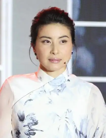 郭晶晶连生二胎奖励10亿,近照曝光吓坏网友,这些年都经历了什么