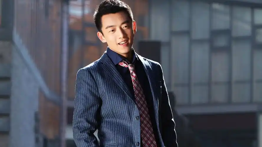 郑恺外滩偶遇苹果ceo库克,上海街头共进早餐,网友:太巧了!