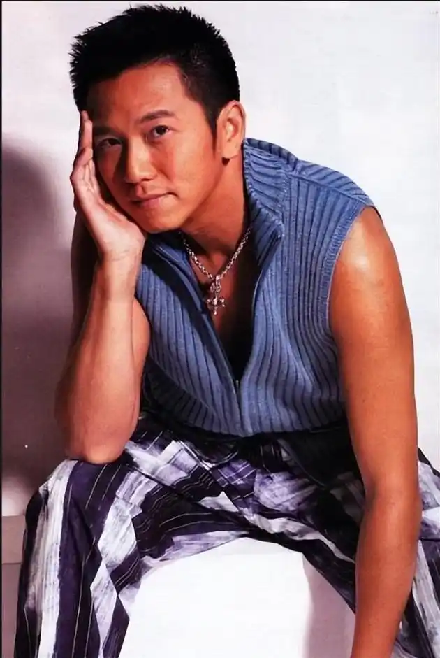 回顾香港6位男演员:岁月不饶人,曾经英俊小伙子如今都成老爷爷