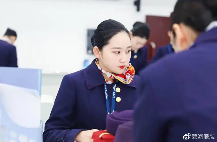 「国内航空服赏析」中国祥鹏航空空姐制服专业化