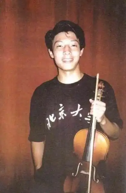 回顾撒贝宁风光背后有泪水母亲去世追悔莫及加倍对父亲妻儿好