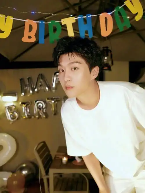 范丞丞22岁的小大人