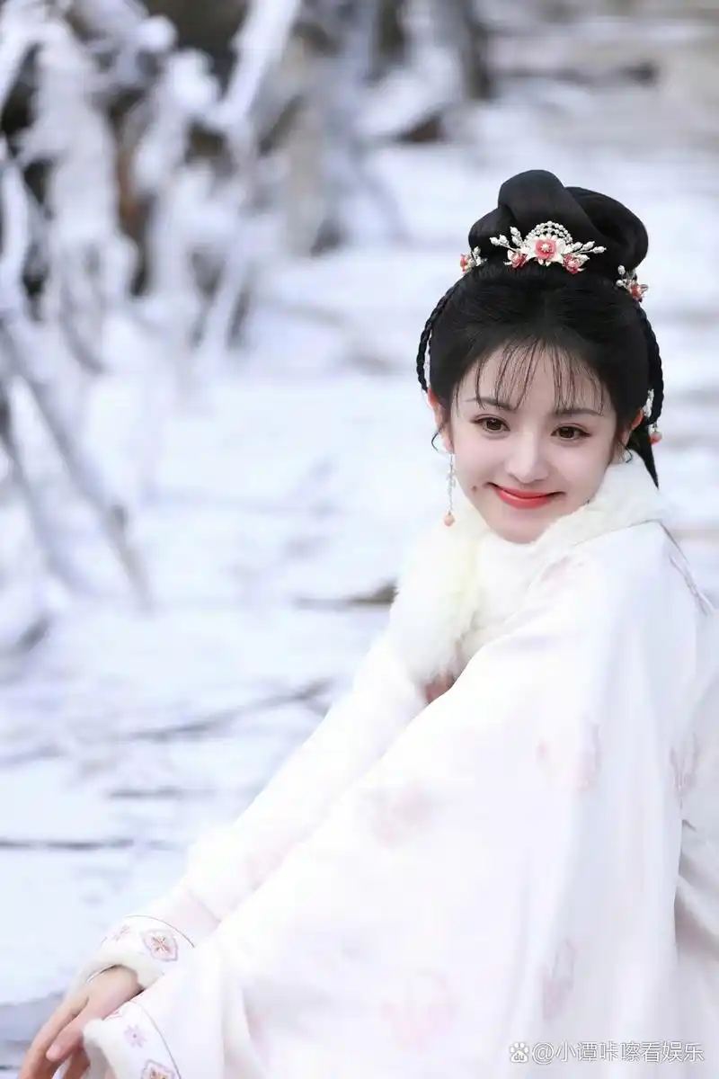 田曦薇之古风 "粉衣飘飘,如梦如幻,宛若仙子降世.