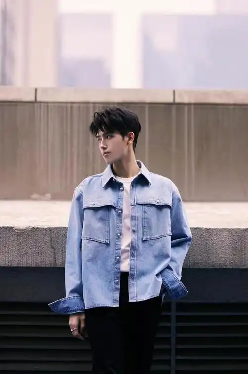 特别是剧中陈飞宇刚开始的金色发型一出来,简直就是颜狗们的天堂