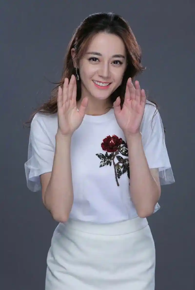 来看看热巴未修生图下的状态吧#明星生图大赏##迪丽热巴