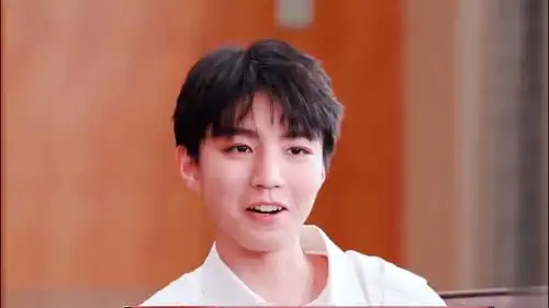 盘点有虎牙的明星,刘昊然张迎雪上榜,她是代表性的虎牙美女!