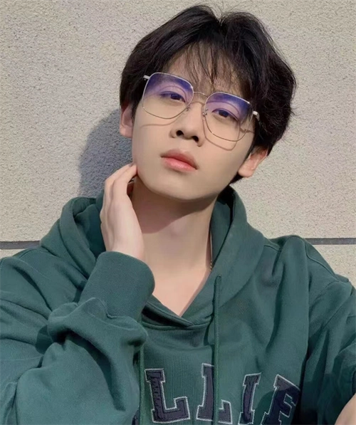 男生韩式微分碎盖 女生眼中的男友发型