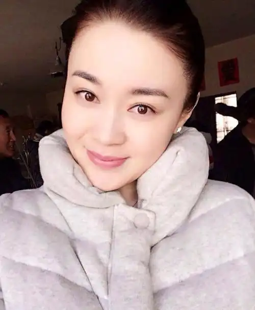 赵本山"夫人"关婷娜,身材更美还是更胖?其实胖不是一个贬义词