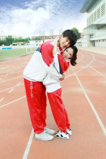 最萌身高差_最萌身高差20cm情侣图