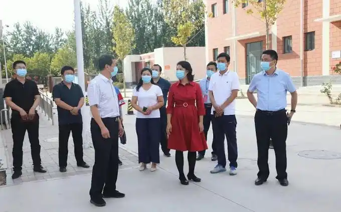 邢台市任泽区委副书记,区长杨蕾开展教师节慰问活动,向全区教师和教育