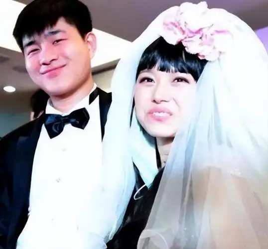 回顾25岁女孩患癌男友坚持结婚后来他们怎样了