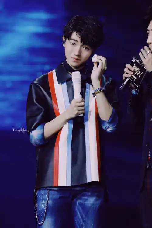 存档一些愚人节在各个站姐镜头下捡到的绝美帅哥  @tfboys-王俊凯