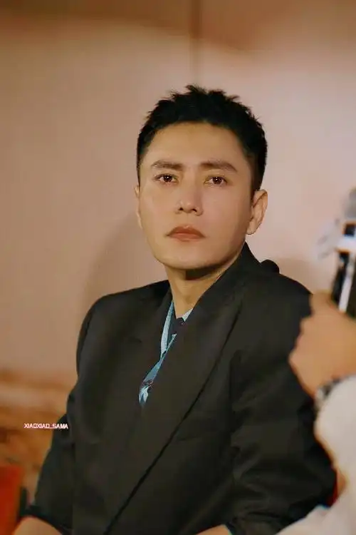 陈坤超话#寸头好野#20210414 上海 万宝龙珠宝展after party虽然瘦了