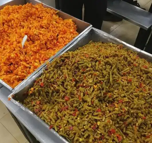 深圳某大型工厂食堂吃早餐仅需要一块钱可以吃的很饱