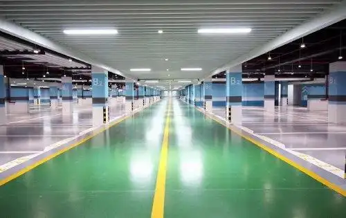 鸿鹏业主地下停车场