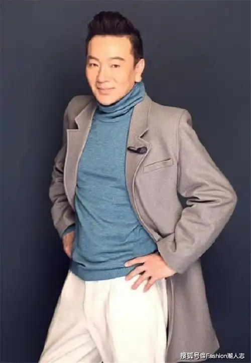 原创别只穿老头衫!60岁张晨光随便一身衣服,都尽显有钱老总范儿