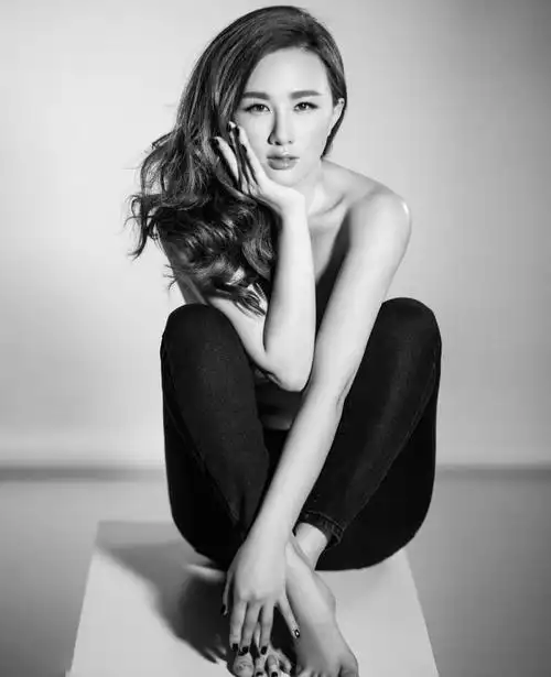 原创晶女郎孟瑶与富商老公离婚,曾被誉为性感女神邱淑贞接班人