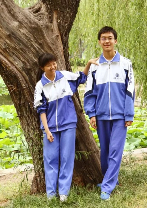 孪生兄妹同被牛津大学录取:兴趣广酷爱数学