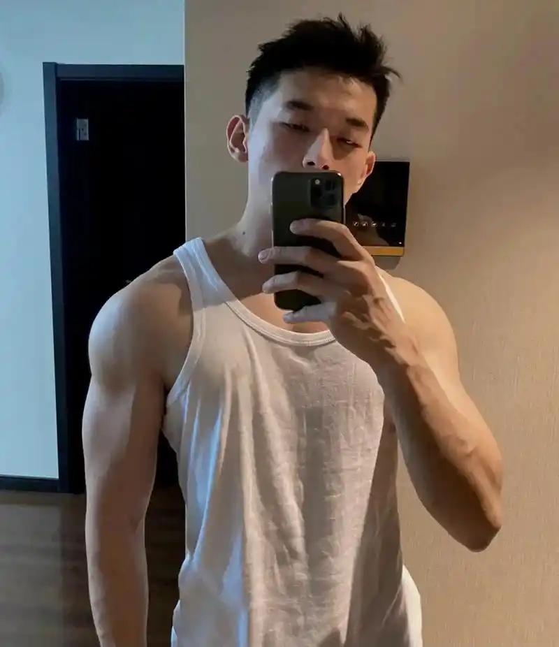 分享生活.#发一张库存照片 #健身 #腹肌 #胸肌 - 抖音