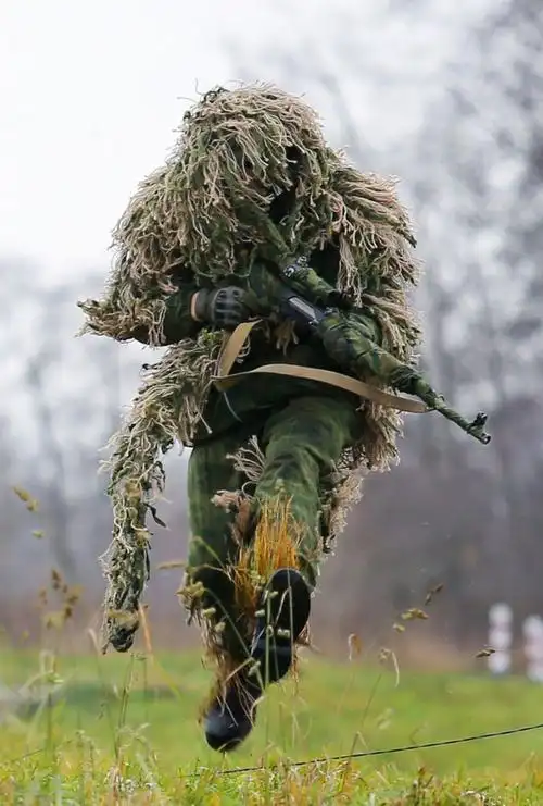 揭秘各国特种兵的奇葩伪装术,搞不好连自己都不认识自己