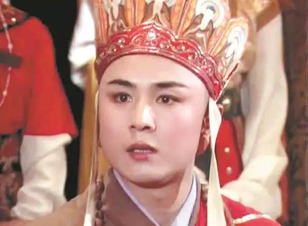 年轻时候的徐少华长得非常的帅气,据悉本来是让他