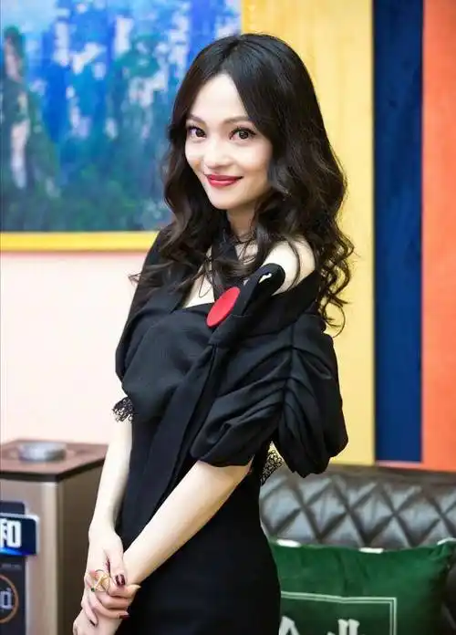 趁张韶涵生病卷走1亿,交新男友又联合前夫要钱,姜柔伊现状如何_范玮琪