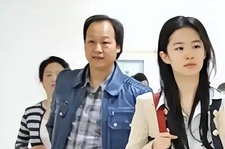 杨采钰被曝与刘亦菲父亲陈金飞离婚,陈金飞疑与刘亦菲母女有染?
