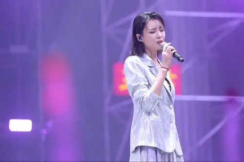 张婉清红酒嗓音惹人沉醉大魔王高票晋级全国十二强