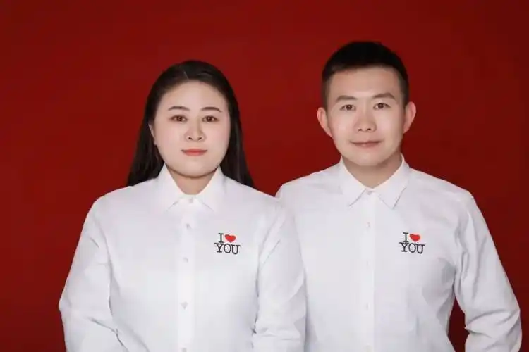 2022年11月15日登记结婚3年间,唯一的合照是我们结婚证上的照片.