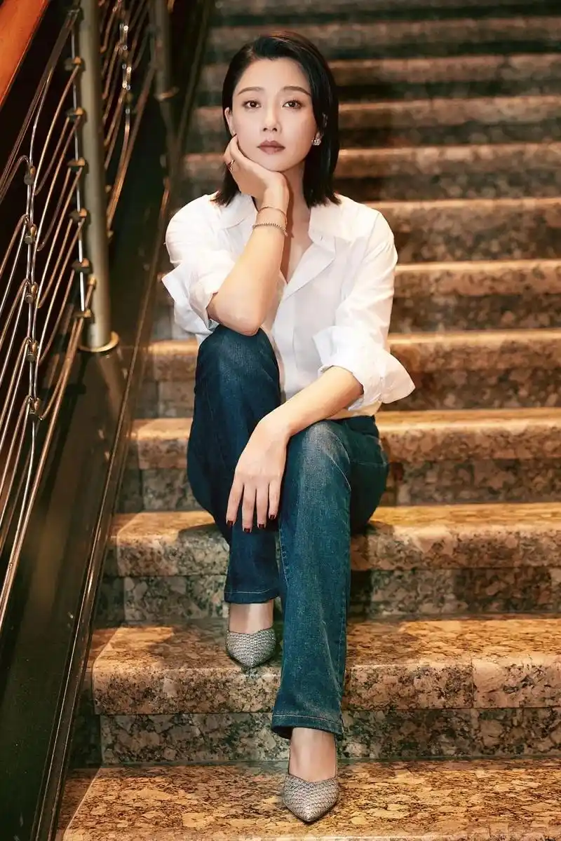 演员殷桃认真演戏用心生活