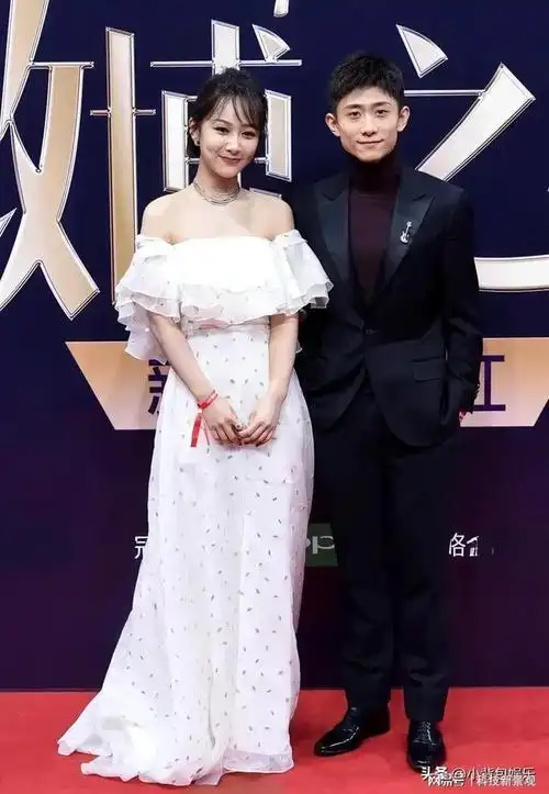 两人身高差不多两人从小青梅竹马张一山帅杨紫美