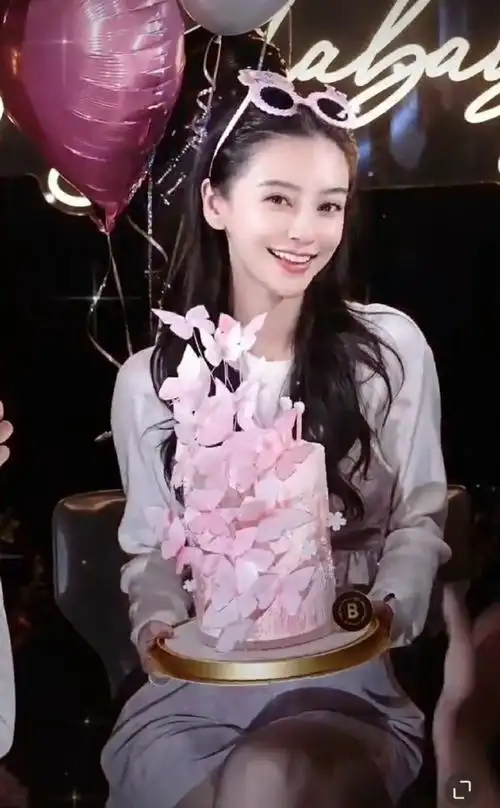 angelababy晒出剧组过生日大合照,漂亮可爱96期待新的一岁可以更加