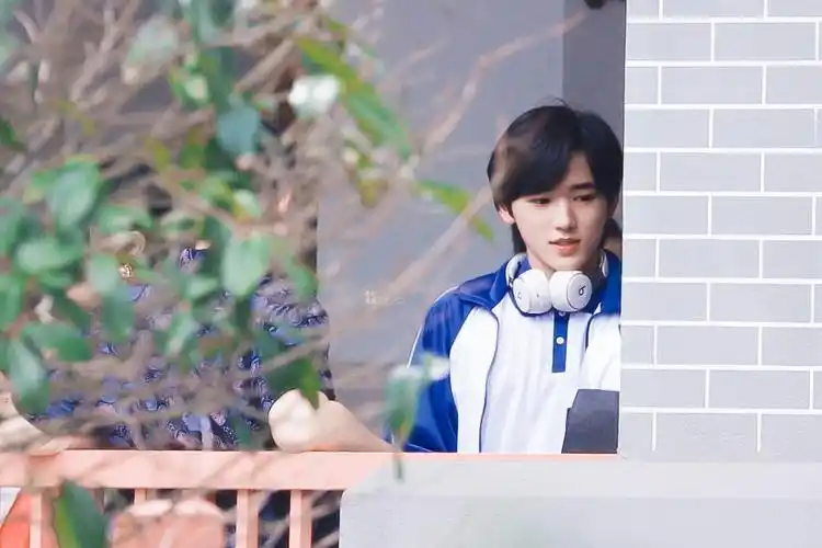 宋亚轩朝着自己的目标去追逐,朝着自己的… - 堆糖,美图壁纸兴趣社区