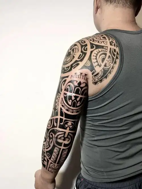每一个图对于毛利人都有意义.所有作品都是需要纹身师和顾客合作完成.