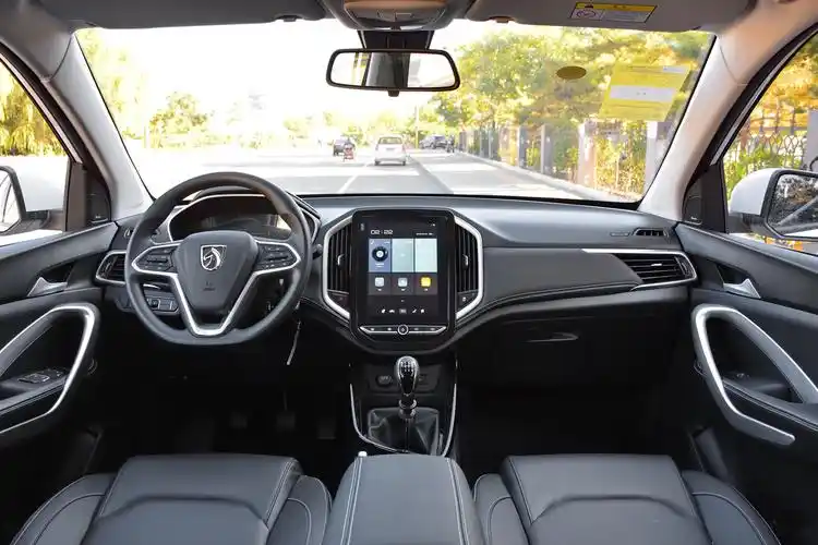 2020款宝骏53015t手动豪华型6座