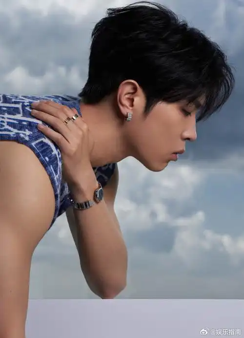 马伯骞左脸vs右脸