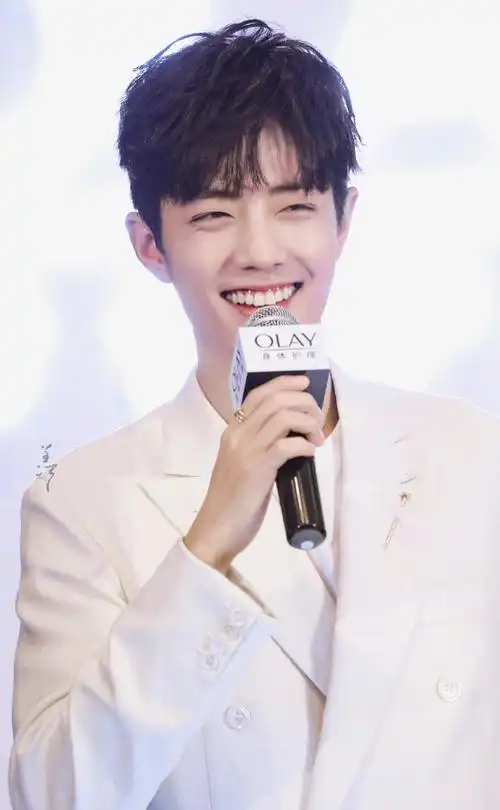 肖战壁纸肖战笑容杀就问谁能受得了