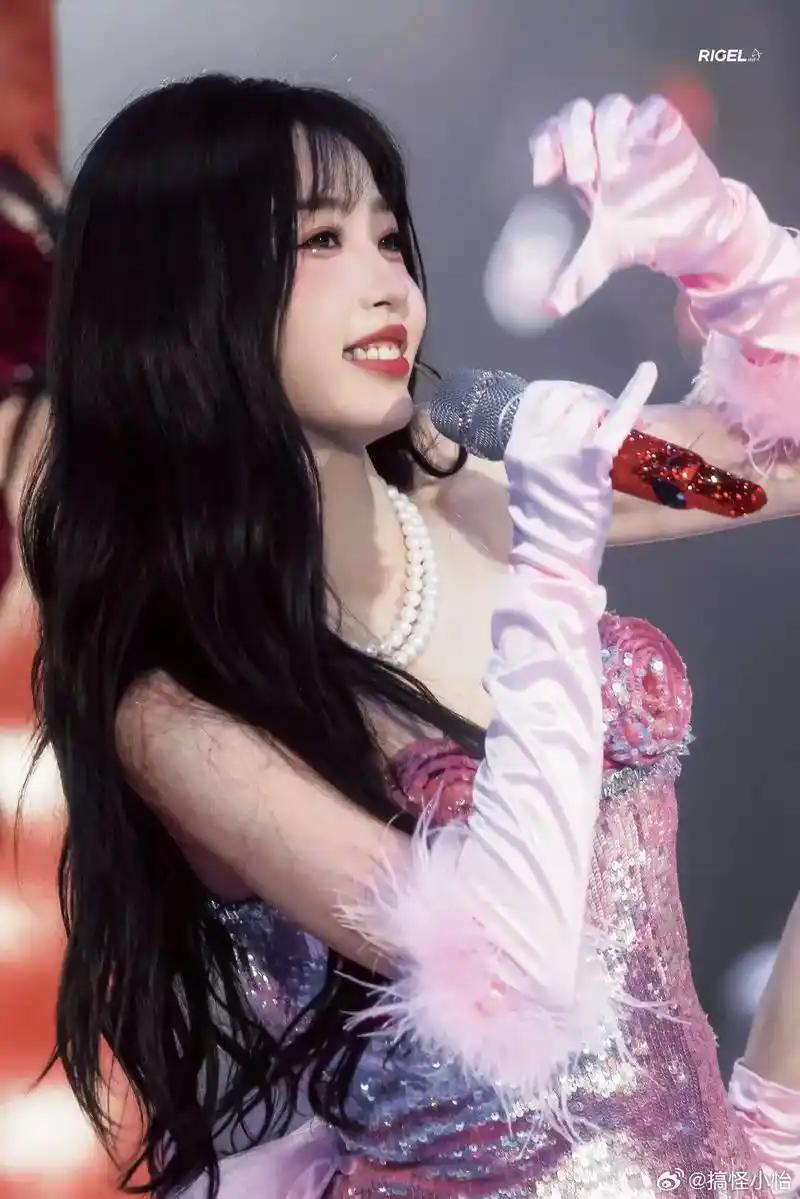 "红海"#虞书欣 #舞台 #追星 #虞书欣南京演唱会 (图来 - 抖音