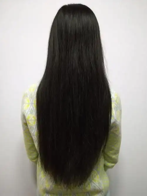 一如既往的挚爱着及腰长发,即便有一天青丝不再,而那份笃定的深情,却